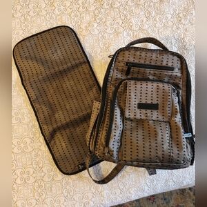 Ju-Ju-Be Be Right Back Black Olive Backpack